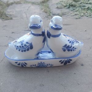DELFT  DUCK salt / pepper shakers - VTG HP  Farmhouse